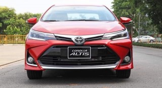 Toyota Corolla Altis giảm giá mạnh xuống dưới 700 triệu, dọn đường đón phiên bản mới